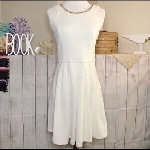 Moonlight by Francesca's sz M Little White Dress